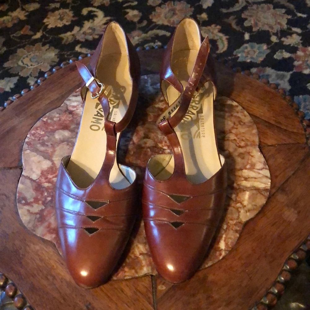 Salvatore Ferragamo Brown Heels with T-Strap Design - Picture 2 of 6
